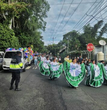 Centros escolares inauguran el Mes Patrio