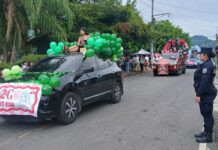 PNC brinda seguridad y acompaña desfile de carrozas del Instituto Nacional de Osicala en Morazán Sur