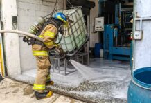 Cuerpo de Bomberos atiende emergencia por derrame de peróxido de hidrógeno en la colonia Modelo