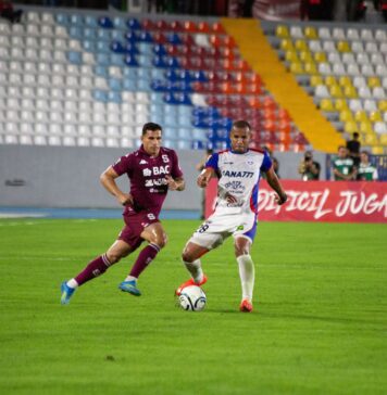 Firpo y Saprissa igualan en la ida del Play-In