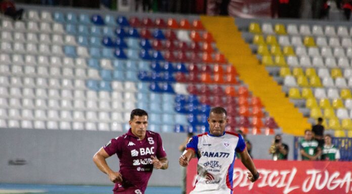 Firpo y Saprissa igualan en la ida del Play-In