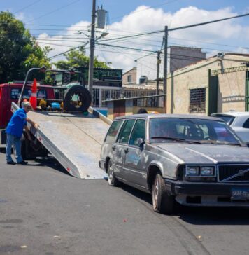 Alcaldía de San Salvador Este intensifica el plan “Vías Libres” con el retiro de vehículos abandonados en Soyapango