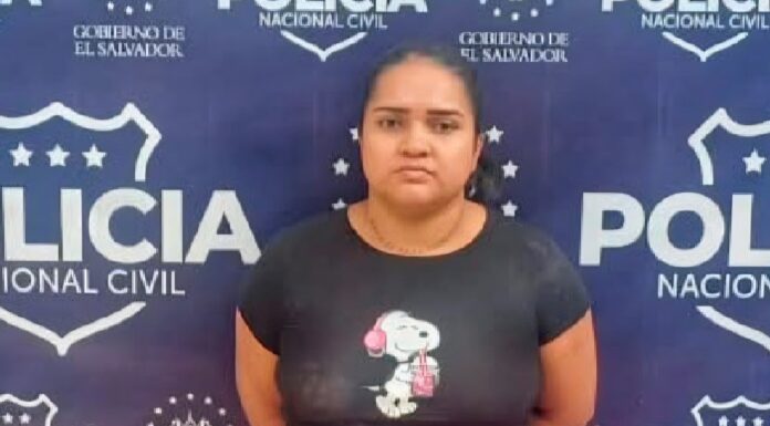 Detienen a mujer acusada de lesionar con un envase de vidrio a dos hombres con quienes había estado bebiendo alcohol