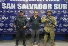 Capturan a motorista de la ruta 40-A por quebrar los espejos de un microbús de la ruta 29-E en San Salvador