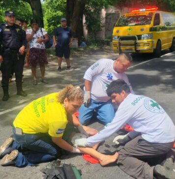 Mujer de 42 años resulta lesionada tras ser atropellada en carretera a San Luis La Herradura; motociclista se da a la fuga