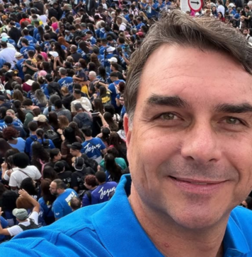 Flávio Bolsonaro llega a Miami con su familia después de perder la elección presidencial en Brasil