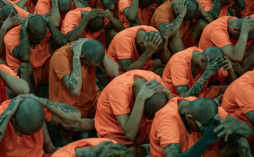Costa Rica inició traslado de 123 reclusos a megacárcel CACCO: ingresaron rapados y con uniformes naranja